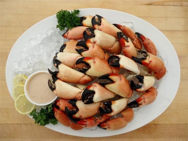 Stone crab claws with mustard sauce