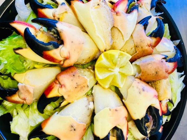 Stone crab claws platter